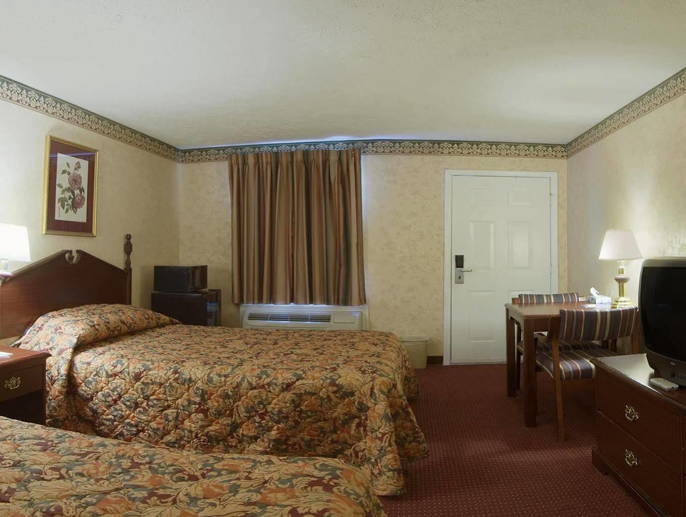 Americas Best Value Inn & Suites Mt. Pleasant Mount Pleasant Bagian luar foto