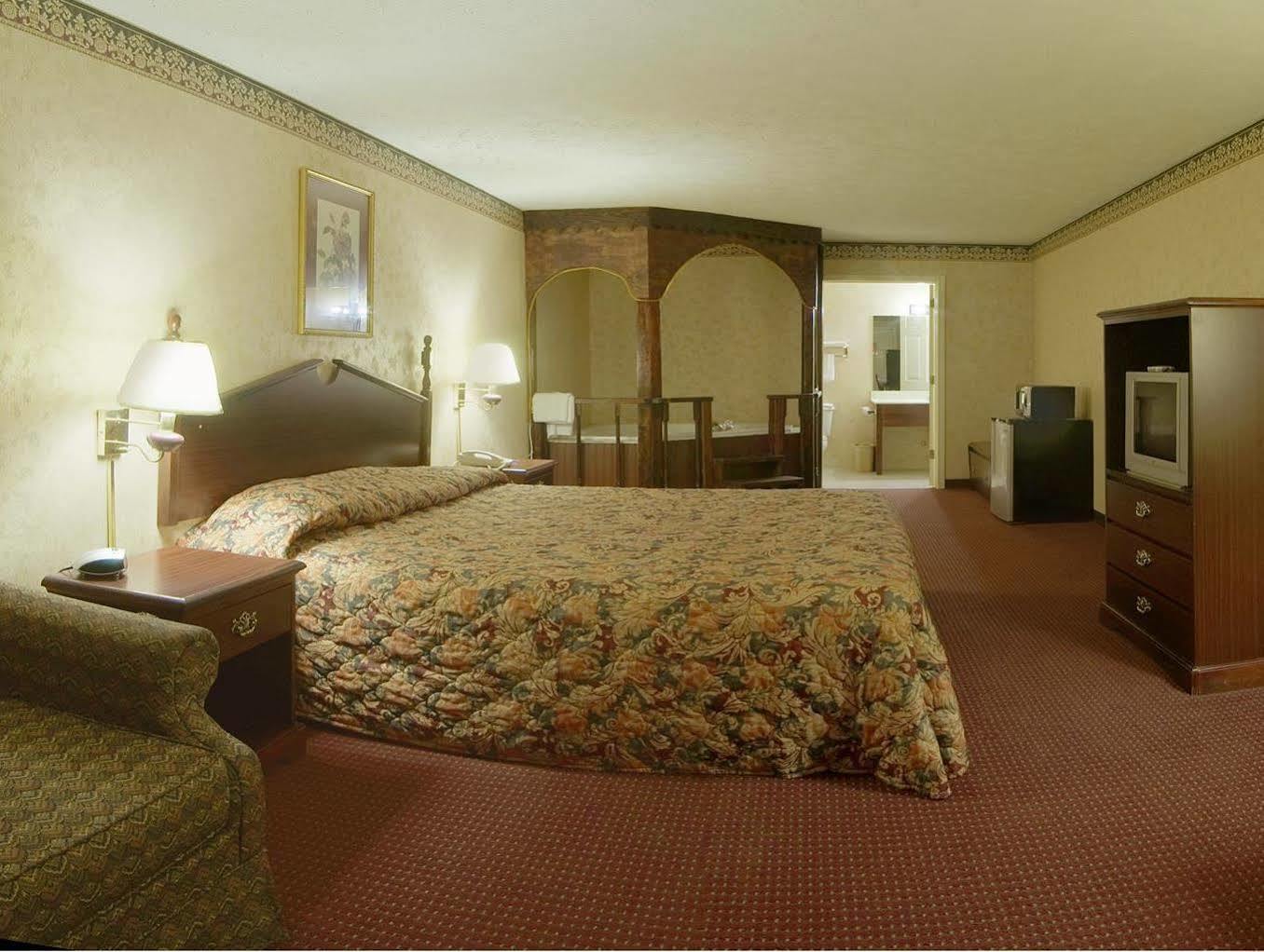 Americas Best Value Inn & Suites Mt. Pleasant Mount Pleasant Bagian luar foto